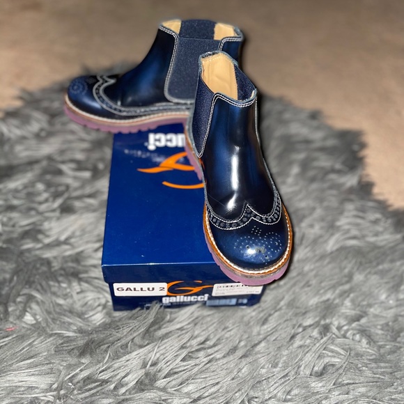 *Gently Worn* Boys kids shoes - Picture 2 of 7